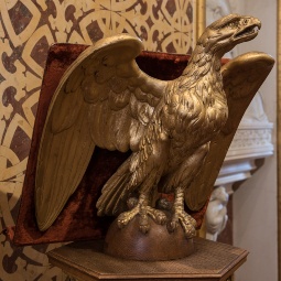 Statue eines Adlers